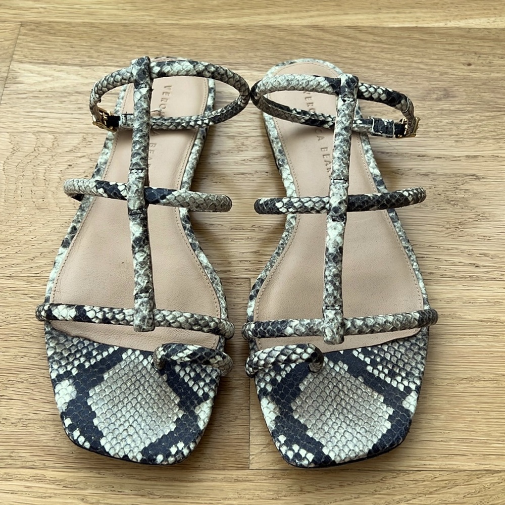 Veronica Beard snake print sandals. Excellent condition! 🌟 Size 8.5.